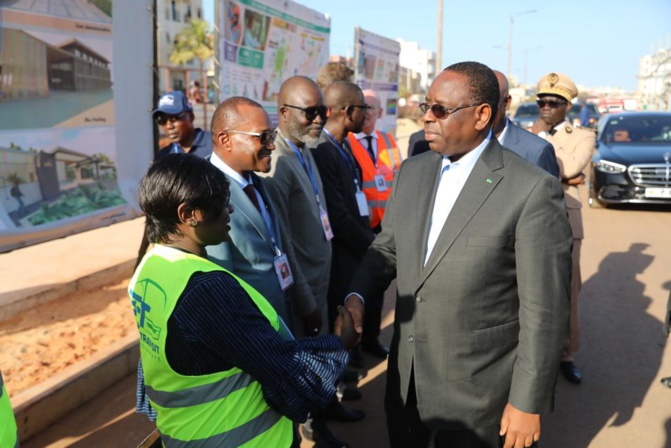Descente surprise : Le président Macky Sall en visite sur le chantier du BRT à l'instant