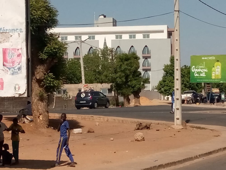 Photos / Tivaouane: Des policiers postés aux alentours du domicile de Serigne Moustapha Sy