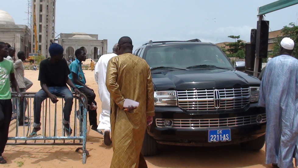 La très belle voiture de Mbackiyou Faye