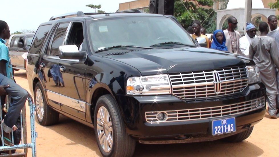 La très belle voiture de Mbackiyou Faye