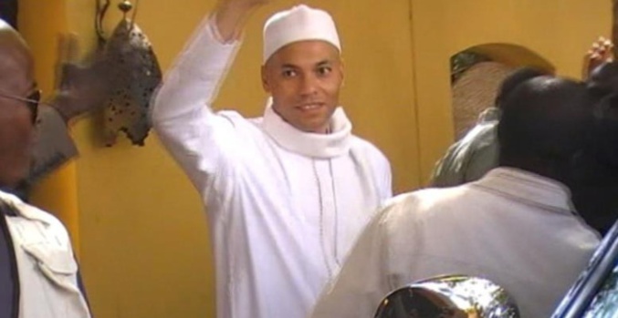 Karim Wade : Ses partisans lui chantent “Joyeux anniversaire!” dans la salle d’audience
