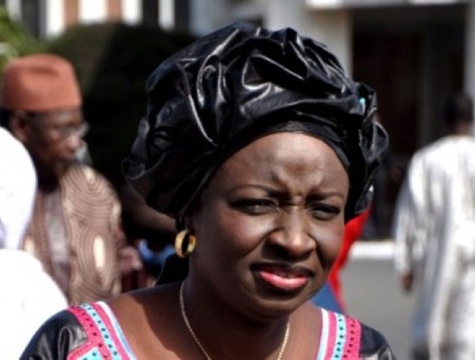 Croisade contre Ebola : Mimi enfile sa blouse