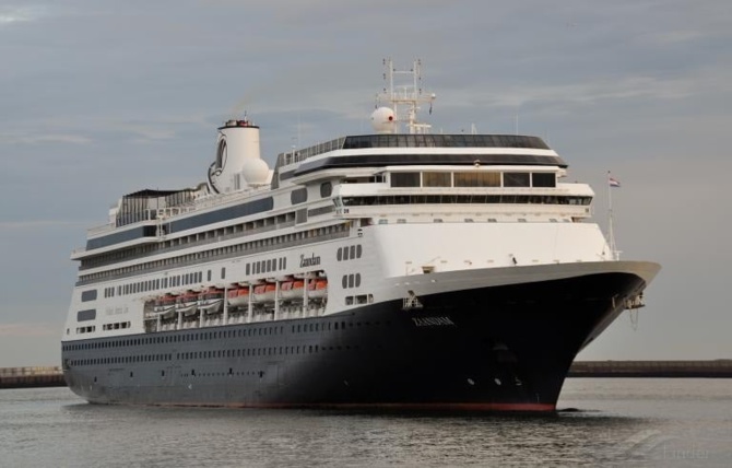 Tourisme: Un bateau de croisière de 1077 touristes, accoste au port de Dakar