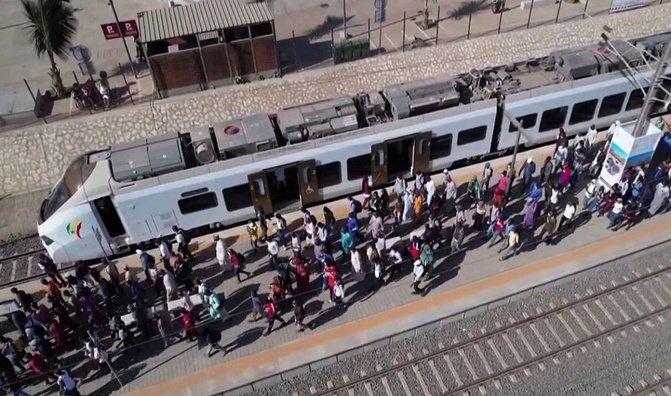 En pleine course… Le Train express régional tombe en panne et crée la psychose