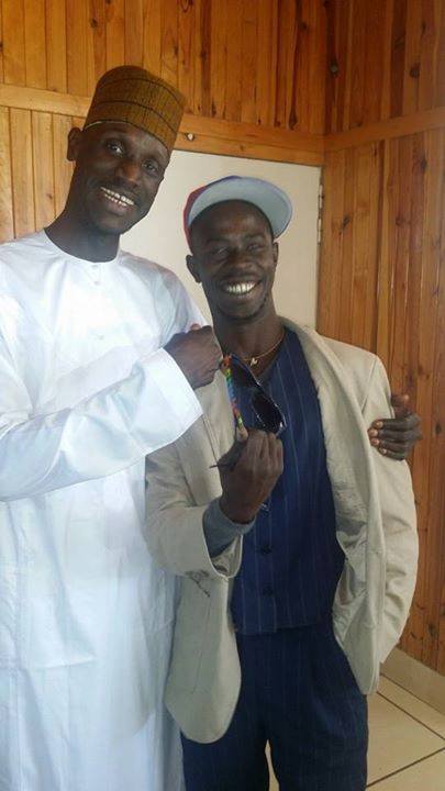 Buur Guewel pose avec son neveu Modou Mbaye 