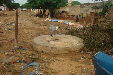 PHOTO : Le puits où furent jetés les pestiférés morts.