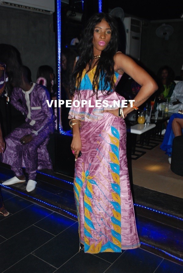 La Nabila Sénégalaise En Tenue Traditionnelle