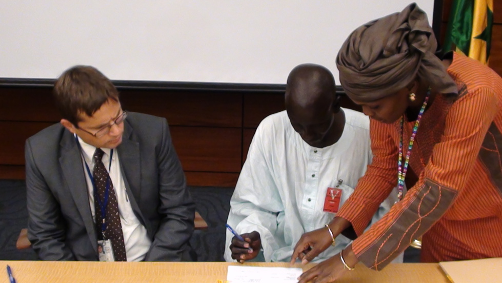 Photos+Videos: Signature de contrats de financement des projets Self Help