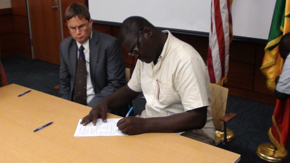 Photos+Videos: Signature de contrats de financement des projets Self Help