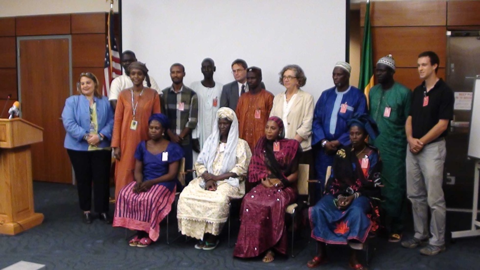 Photos+Videos: Signature de contrats de financement des projets Self Help