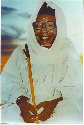 Biographie : La vie El Hadj Abdou Aziz Sy Dabakh (1904-1997)