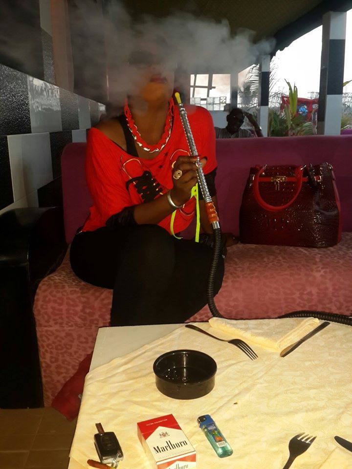Photos: GuiGui fume la chicha…