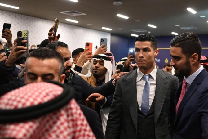 Ronaldo présenté à Al Nassr : "Ce contrat est unique, parce que je suis un joueur unique"