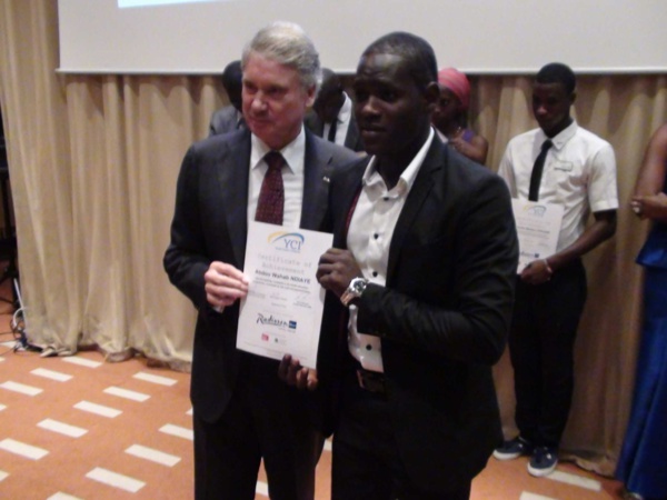 Photos+Vidéos: Cérémonie de remise de certificats aux stagiaires du programme "YCI" 