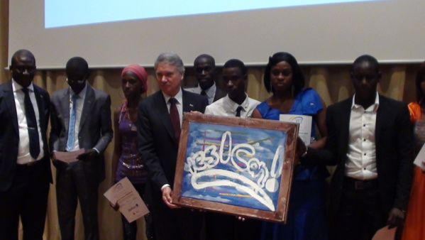 Photos+Vidéos: Cérémonie de remise de certificats aux stagiaires du programme "YCI" 