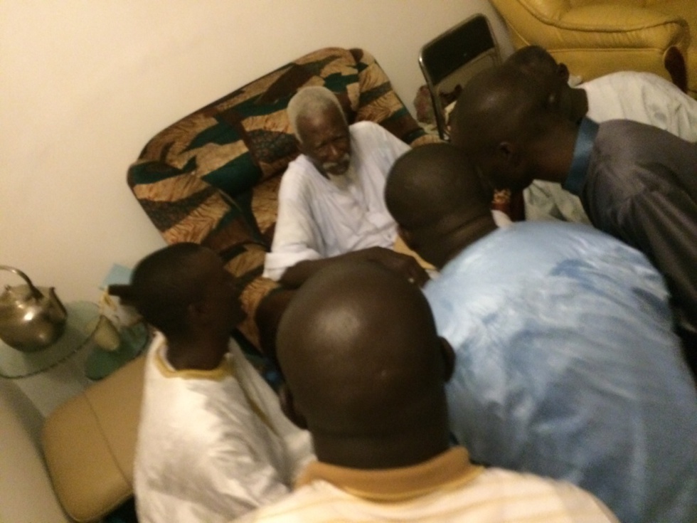 Elimane Lam, Aziz Ndiaye et Serigne Ahma Mbacké dit Inzaghi venus recueillir les prières de Serigne Sidy Moukhtar et Serigne Bass Abdou Khadr Mbacké