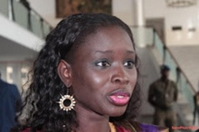 Qu’est-ce qui justifie le 3e mandat de Macky Sall : « le pétrole et le gaz ! », soutient Thérèse Faye Qu’est-ce qui justifie le 3e mandat de Macky Sall : « le pétrole et le gaz ! », soutient Thérèse Faye