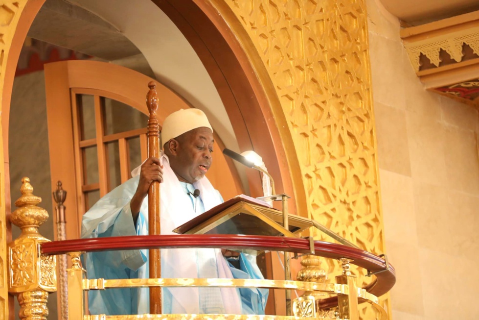 En visite au Sénégal : Azali Assoumani, le Président Comorien et le Chef de l’état Macky Sall ont prié à la Grande Mosquée Massalikoul Djinane