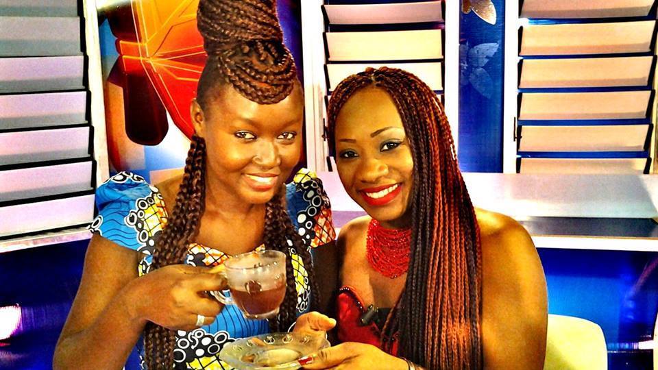 Sarah de "Kenkelibaa" en compagnie de la chanteuse Maréma
