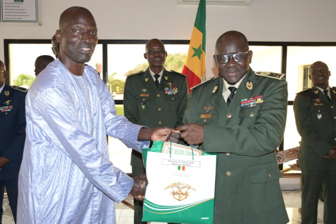 Distinction pour l’armée sénégalaise: Le Général Cheikh Wade, CEMGA, élevé à la Dignité de Grand-Officier Distinction pour l’armée sénégalaise: Le Général Cheikh Wade, CEMGA, élevé à la Dignité de Grand-Officier