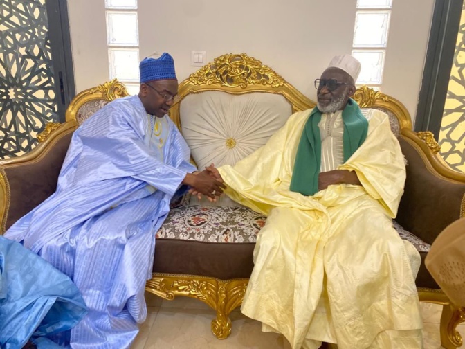 Ziarra annuelle de la famille omarienne : Une délégation du PDS était chez le Khalife Thierno Madani Tall. Ziarra annuelle de la famille omarienne : Une délégation du PDS était chez le Khalife Thierno Madani Tall.