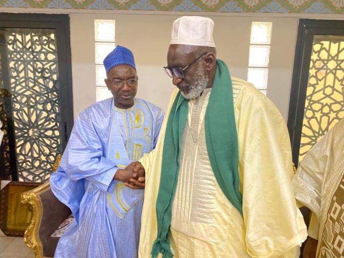 Ziarra annuelle de la famille omarienne : Une délégation du PDS était chez le Khalife Thierno Madani Tall. Ziarra annuelle de la famille omarienne : Une délégation du PDS était chez le Khalife Thierno Madani Tall.