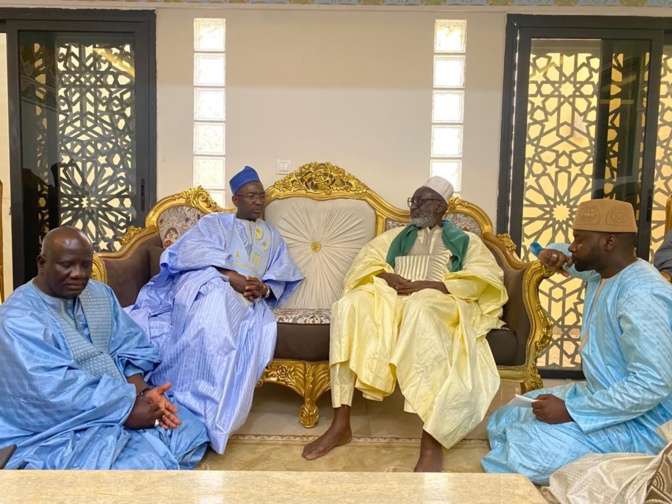 Ziarra annuelle de la famille omarienne : Une délégation du PDS était chez le Khalife Thierno Madani Tall. Ziarra annuelle de la famille omarienne : Une délégation du PDS était chez le Khalife Thierno Madani Tall.
