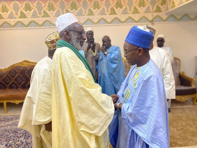 Ziarra annuelle de la famille omarienne : Une délégation du PDS était chez le Khalife Thierno Madani Tall. Ziarra annuelle de la famille omarienne : Une délégation du PDS était chez le Khalife Thierno Madani Tall.