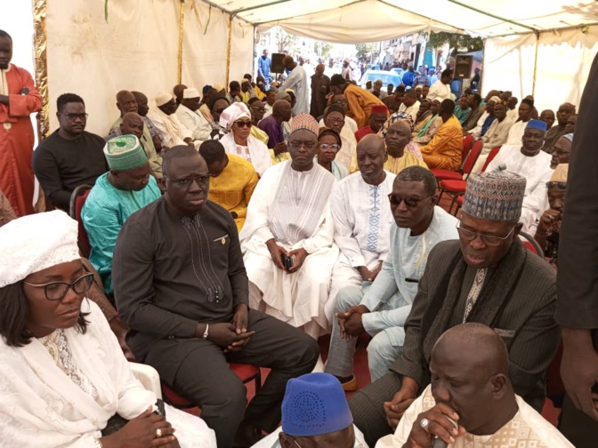 Condoléances : Une délégation du PDS auprès de la famille de feu Serigne Modou Niang, surnommé le « promoteur de l'alternance ». Condoléances : Une délégation du PDS auprès de la famille de feu Serigne Modou Niang, surnommé le « promoteur de l'alternance ».