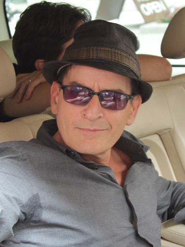 Charlie Sheen : poursuivi pour agression sexuelle