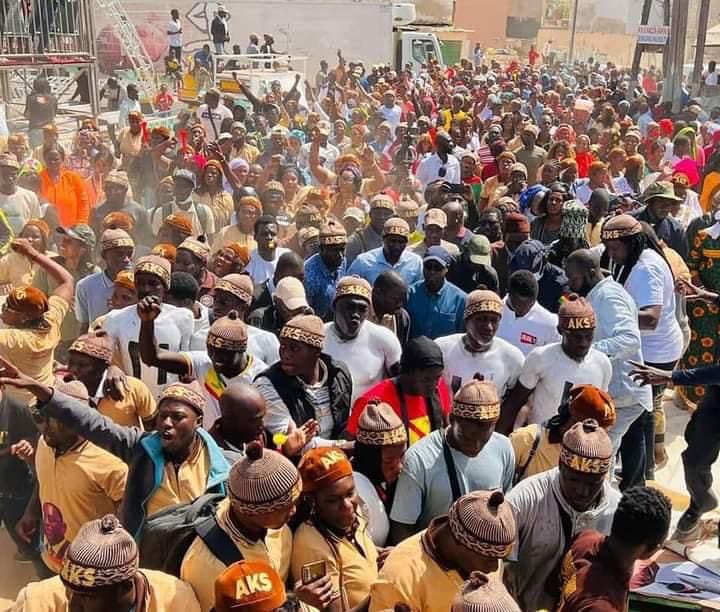 Photos/ Meeting de Pikine Guinaw Rail de l’Apr:  La foule domine tout et impose son rythme à cette organisation débordante d’énergie