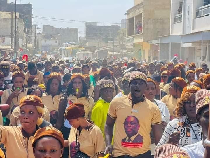 Photos/ Meeting de Pikine Guinaw Rail de l’Apr:  La foule domine tout et impose son rythme à cette organisation débordante d’énergie