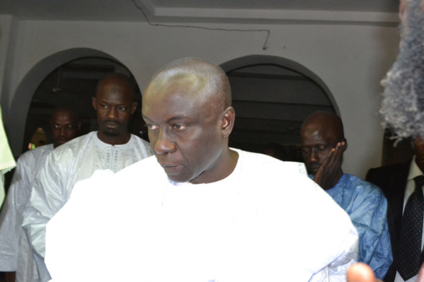 Thiès: Idrissa Seck, sur des béquilles, présente ses condoléances à Thierno Bocoum