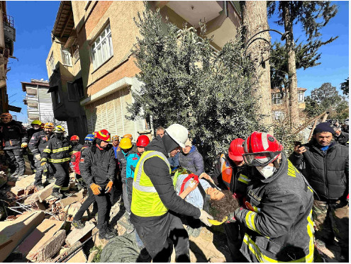 Séisme en Turquie et en Syrie : Macky Sall envoie les pompiers Sénégalais