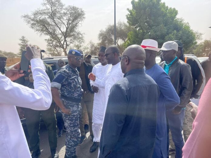 Photos/ Mbacké: Les leaders de Yewwi Askan Wi bloqués à l’entrée de la ville