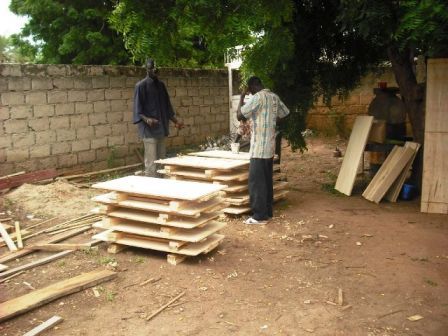 Mobilier national:  les menuisiers-bois sénégalais à l'école des belges