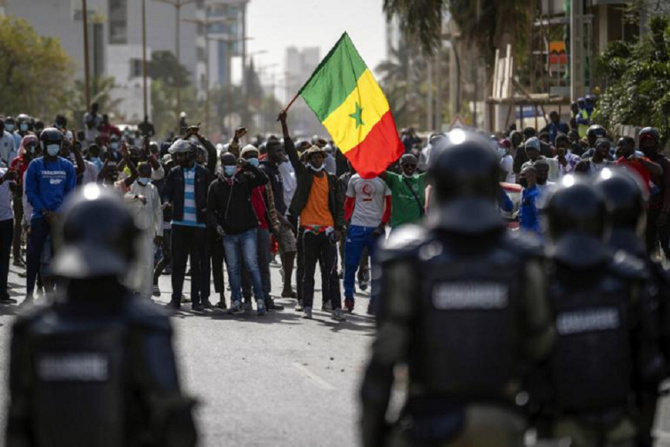 Implication des jeunes dans les manifestations politiques : Chair à canon ou désir d’un meilleur avenir ? Implication des jeunes dans les manifestations politiques : Chair à canon ou désir d’un meilleur avenir ?