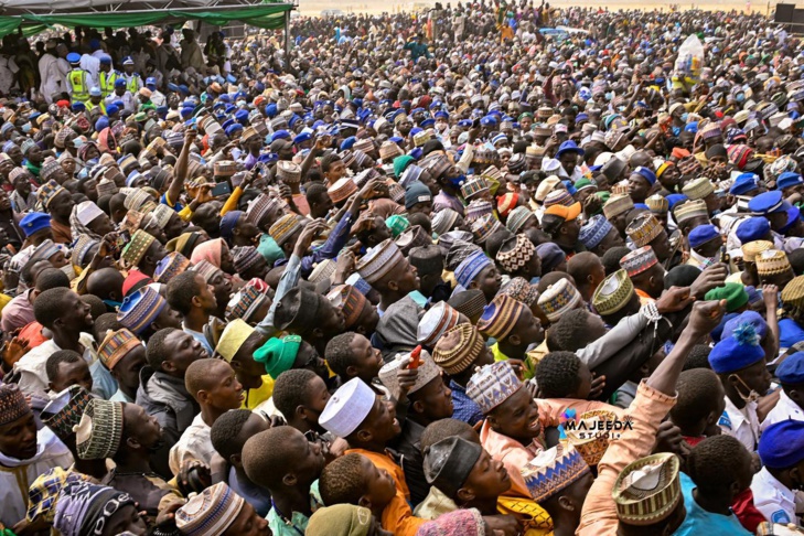 Photos : Maulidi Shehu Ibrahim Nyass à la réunion tenue dans la ville de Kebbi Photos : Maulidi Shehu Ibrahim Nyass à la réunion tenue dans la ville de Kebbi