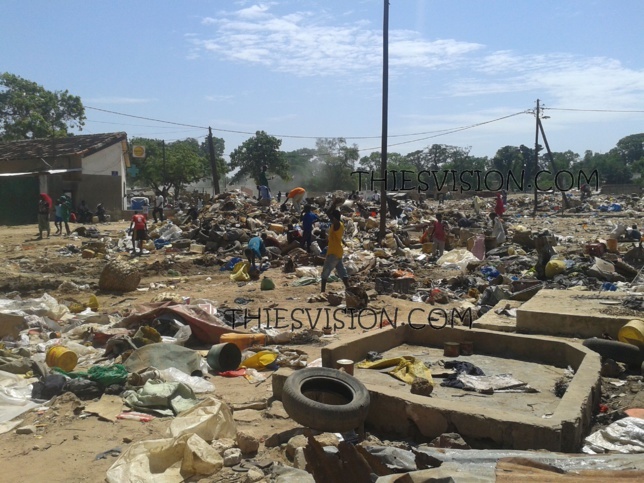 Thiès - Les images de la démolition du marché au poisson de Saam
