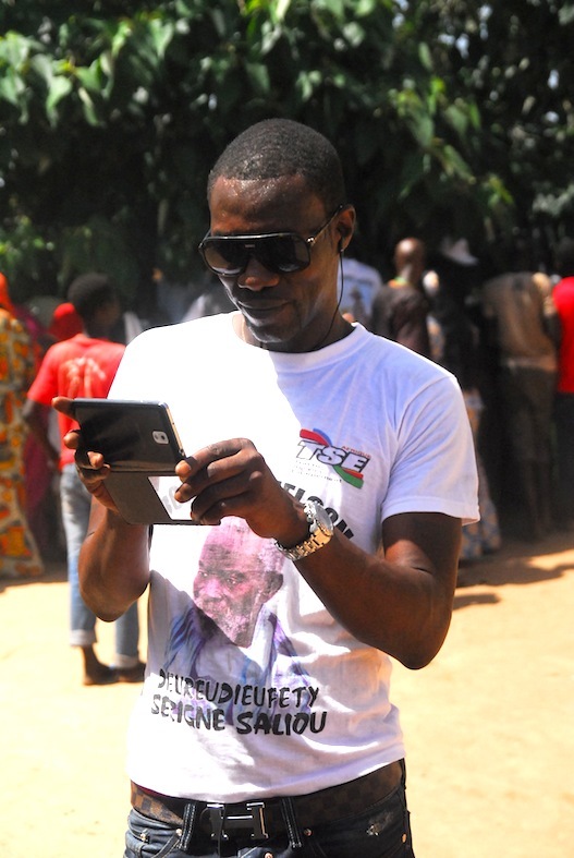 L'excellent photographe Vieux Ndiaye avec Tange Tandian à Khelcom  