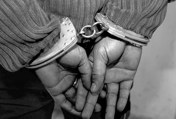 Tentative de vol : Un voleur s'introduit dans une maison et se fait prendre après avoir échappé une première fois