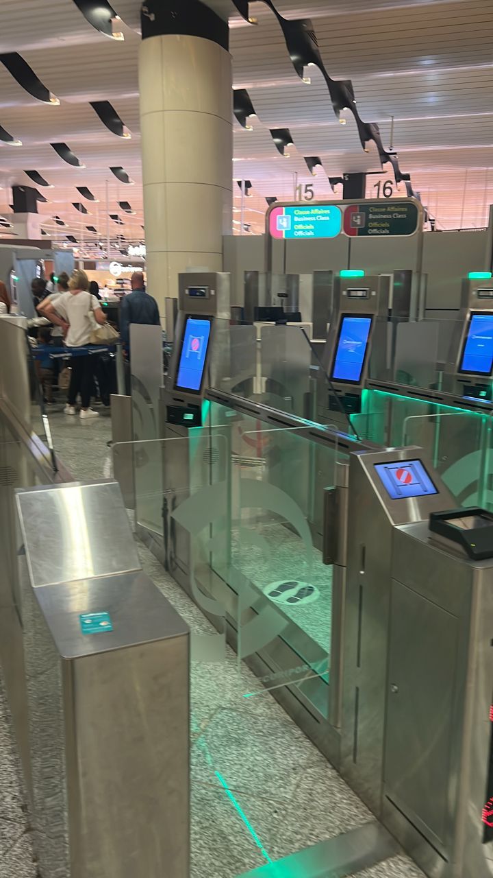 AIBD/ Le système biométrique en panne: Les voyageurs broient du noir avec de longues files d'attentes
