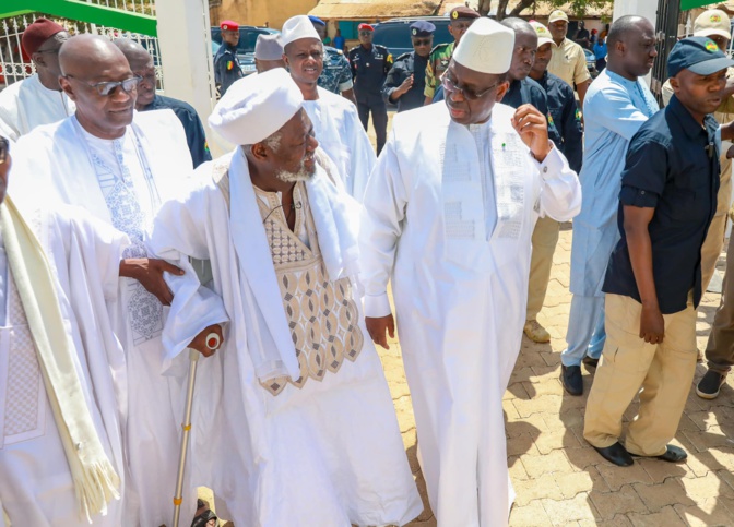 Tournée économique : le Chef de l’État Macky Sall a effectué la prière du vendredi à la Grande mosquée de Sédhiou.