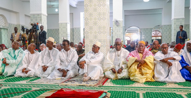 Tournée économique : le Chef de l’État Macky Sall a effectué la prière du vendredi à la Grande mosquée de Sédhiou.