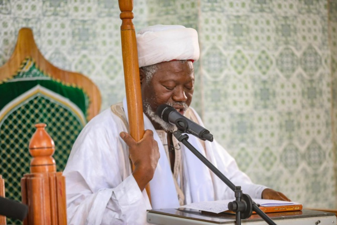 Tournée économique : le Chef de l’État Macky Sall a effectué la prière du vendredi à la Grande mosquée de Sédhiou.