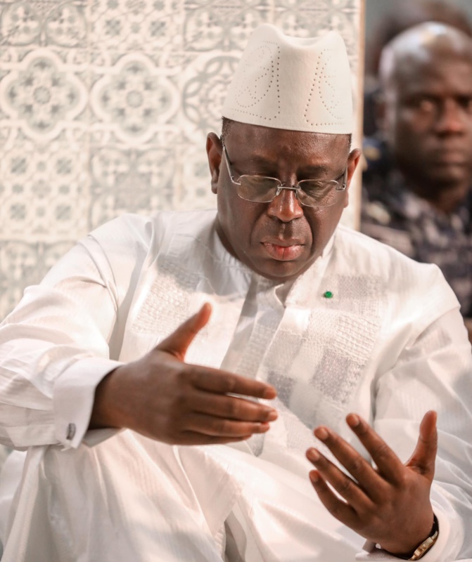 Tournée économique : le Chef de l’État Macky Sall a effectué la prière du vendredi à la Grande mosquée de Sédhiou.