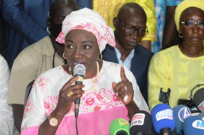 Riposte de Mimi Touré à la charge des libéraux : « La direction du PDS est dans des négociations avancées avec Macky Sall »