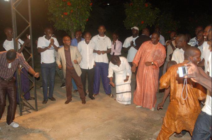 Macky Sall étale ses talents de danseur de Wango et répond à Wade !