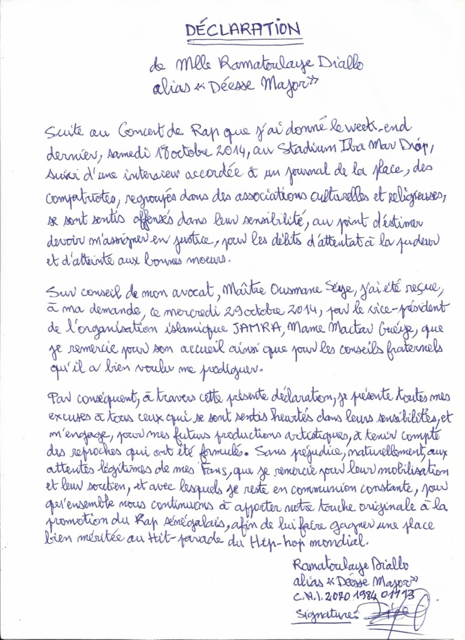 Déesse Major se dénude, s'agenouille et demande pardon 