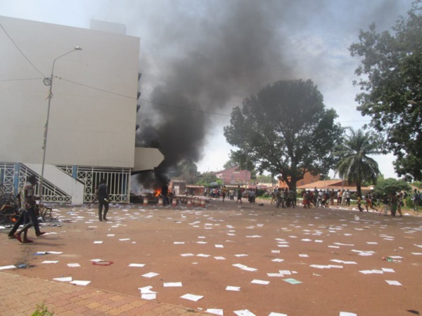 Photos: Bobo-Dioulasso mise à sac de bâtiments administratifs